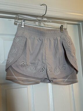Sweaty Betty Broderie Anglaise Short SZ 6